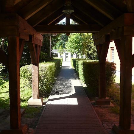 Burg Stargard Hotel Kreuzbruchhof מראה חיצוני תמונה