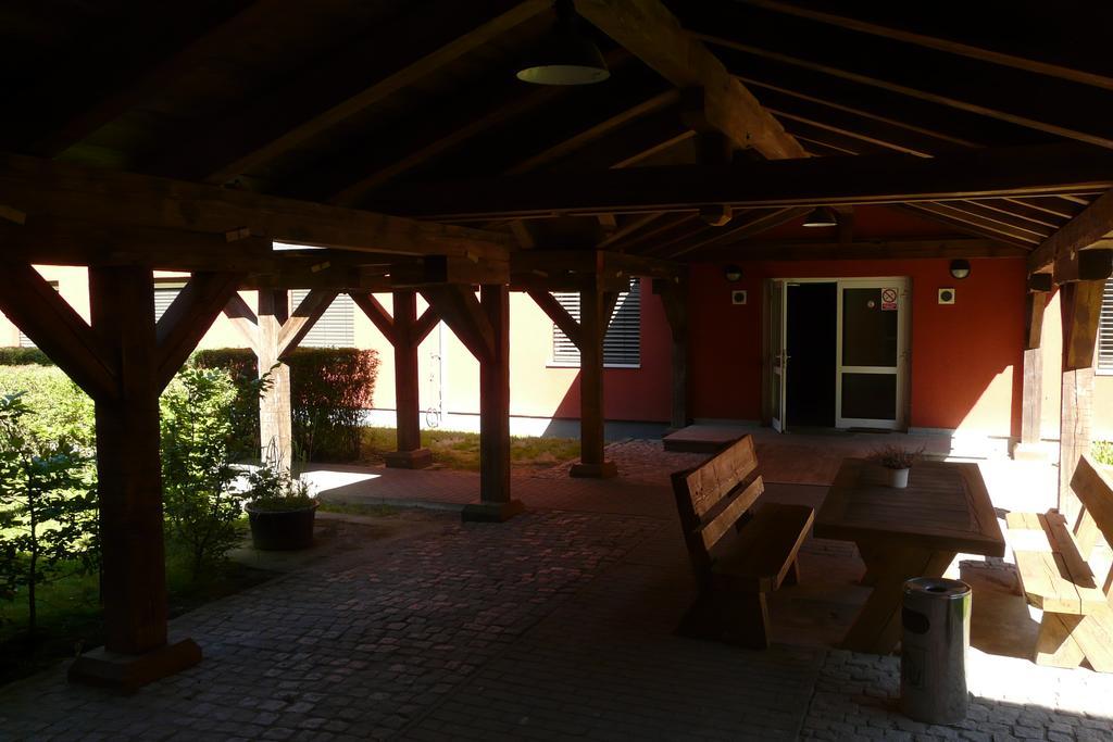 Burg Stargard Hotel Kreuzbruchhof מראה חיצוני תמונה